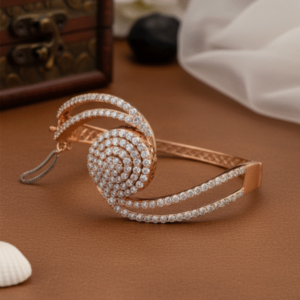 Bracelet Kara traditional and modern